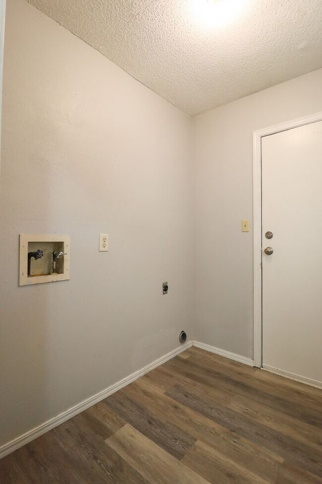 Foto del edificio - 3 Bed 2 Bath Sand Springs