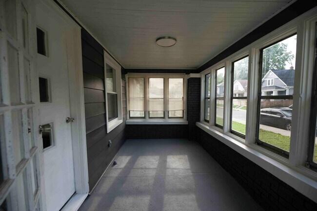 Building Photo - 319 Bernard Ave