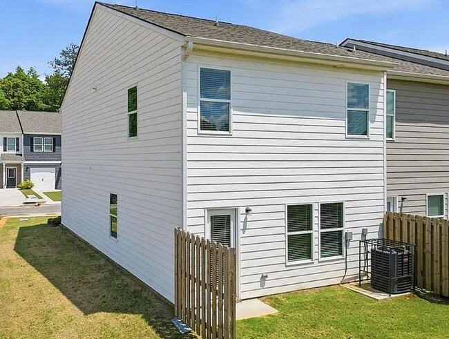 Foto del edificio - 137 Village Green Dr NW