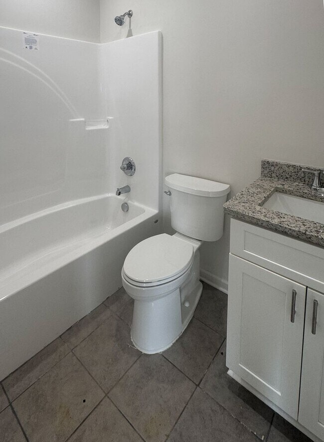 Foto del edificio - Recently Renovated 2 Bedroom 1 Bath Apartm...