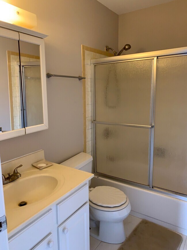 Master Bath - 14949 Lake View Dr