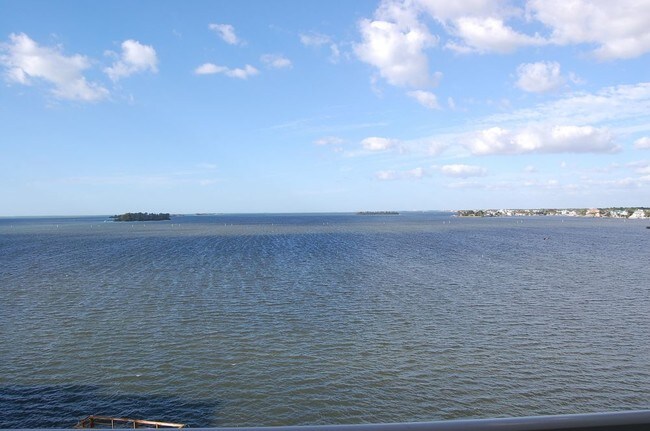 Building Photo - DUNEDIN CAUSEWAY WATERFRONT BEAUTY