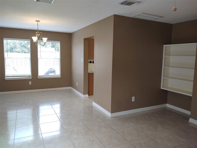 Building Photo - 10802 Meadow Walk Ln