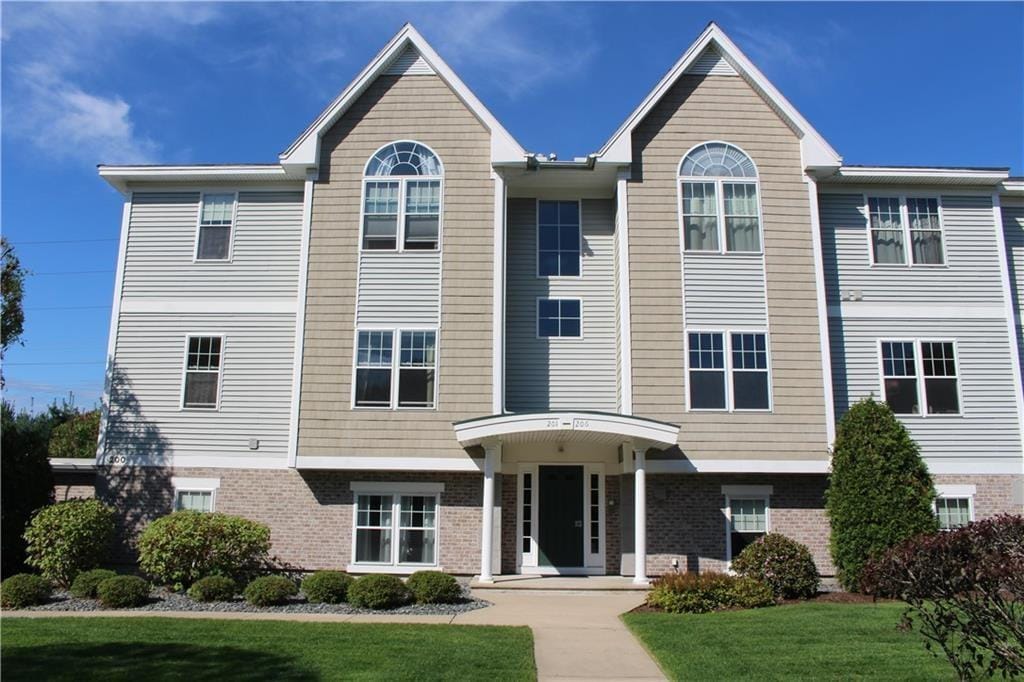 200 Roger Williams Ave Unit 203, East Providence, RI 02916 Condo for