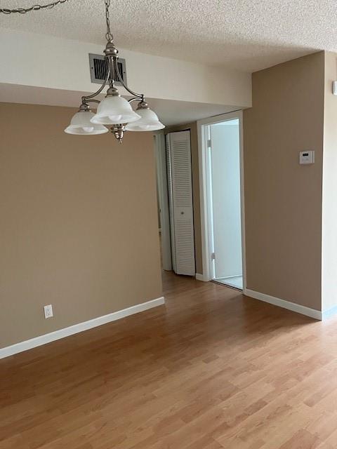 Foto del edificio - 10040 Winding Lake Rd