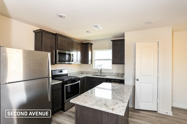 Building Photo - 1401 Sunkiss Dr