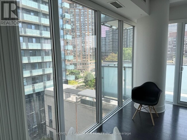 Building Photo - 2803-65-665 St Mary St