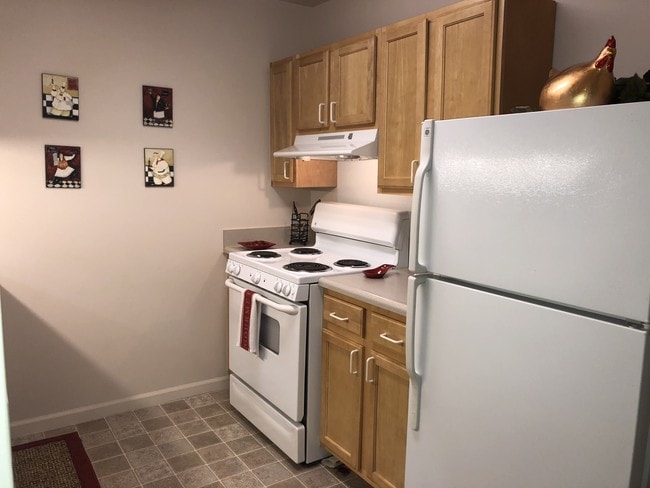 Cocina - The Village of Redford-Independent Living 55+