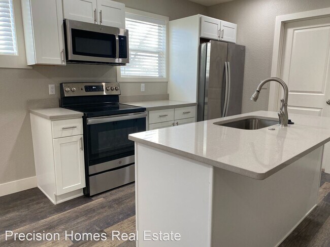 Building Photo - 4 br, 2 bath House - 301 Phelps St