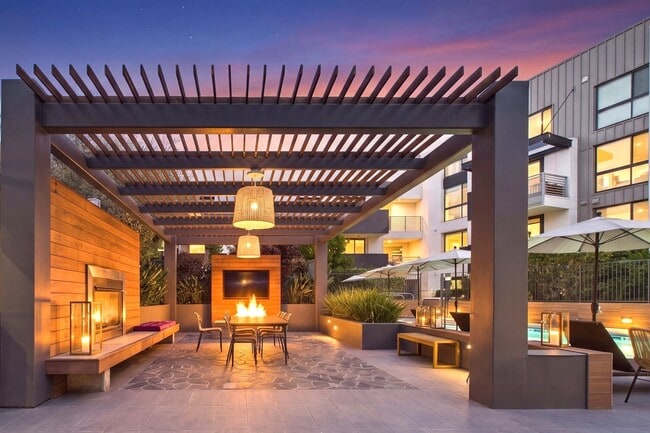 Building Photo - Access Culver City