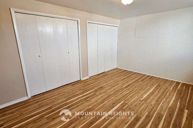Foto del edificio - 9889 S Poppy Ln