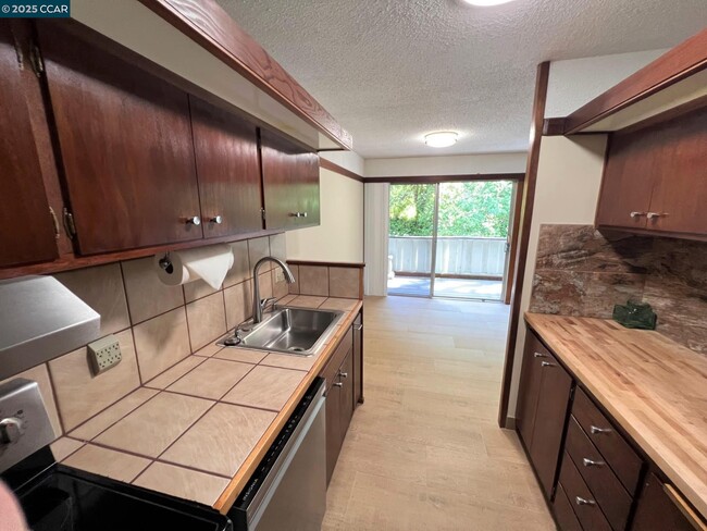 Building Photo - 67 Brookwood Rd