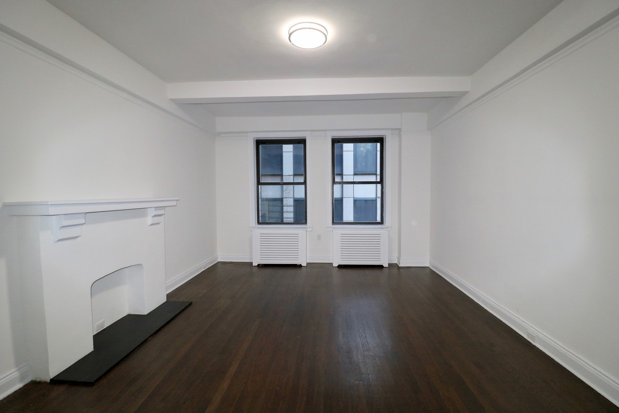 Foto principal - 145 W 55th St