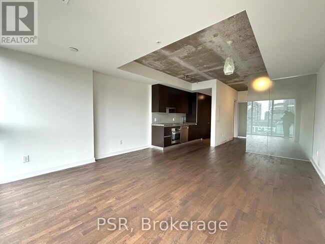 Photo du bâtiment - 629 King St W