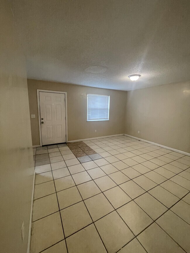 Building Photo - 4237 Moncrief Rd