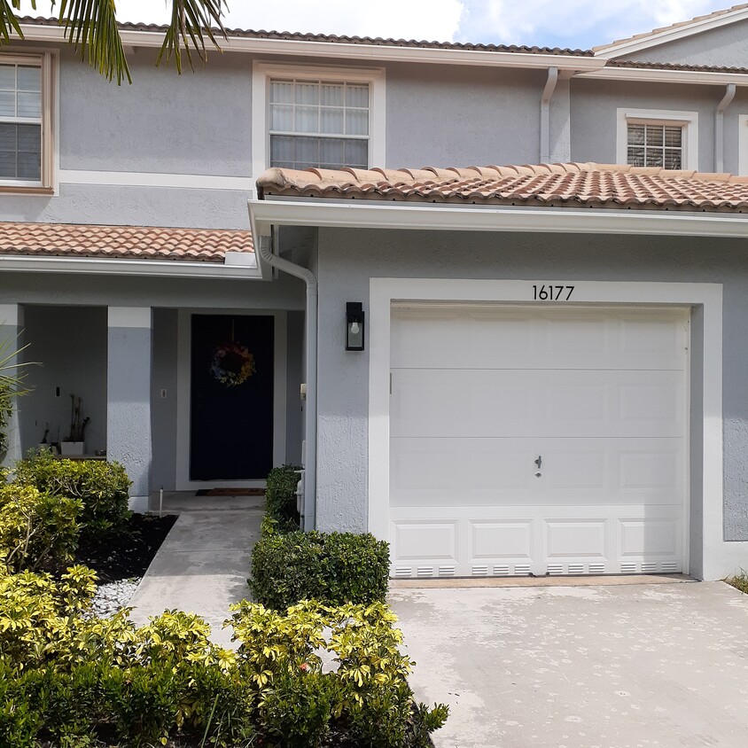 Frente - 16177 Sierra Palms Dr