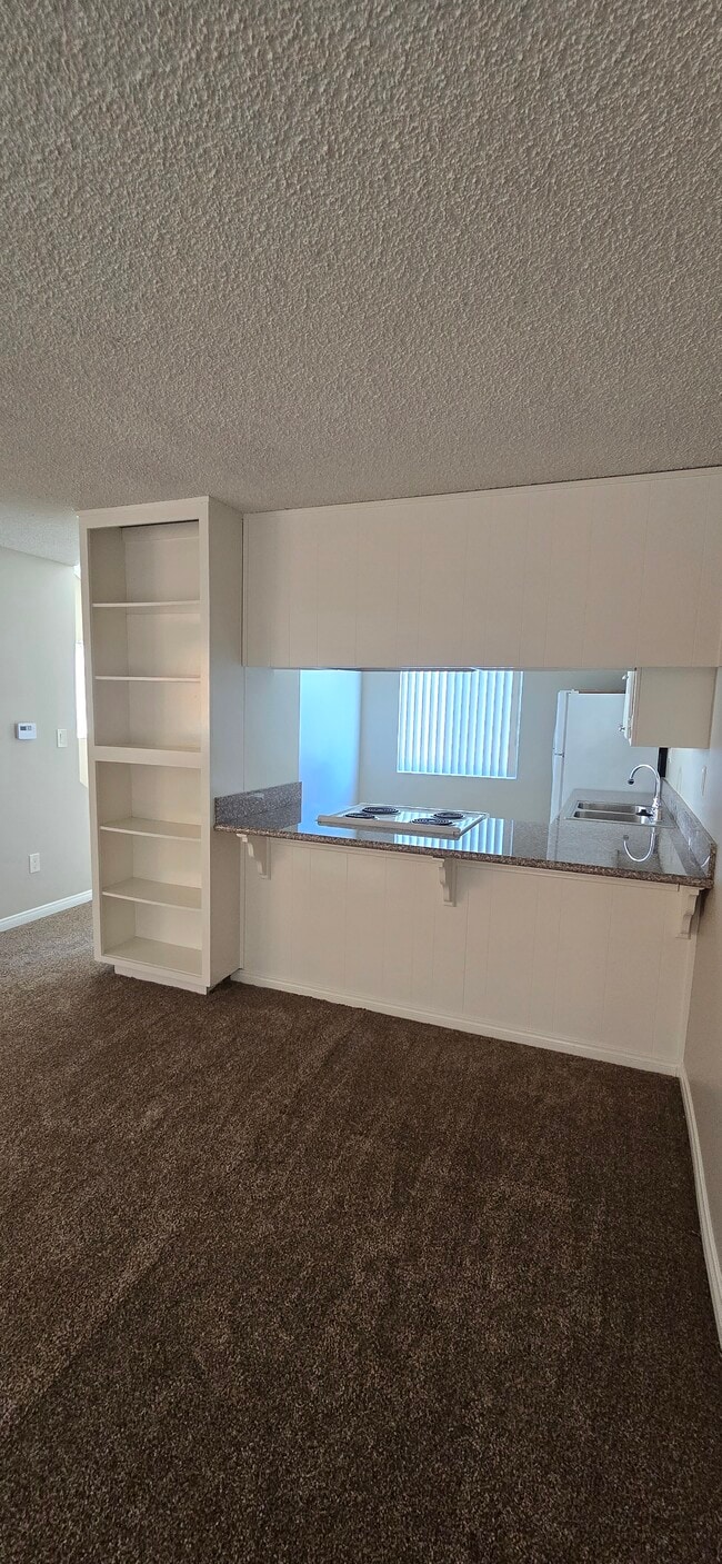 Building Photo - Townhouse Apartments