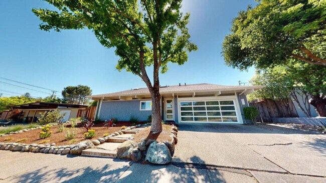 Building Photo - Fully Updated Unique Eichler in Terra Lind...