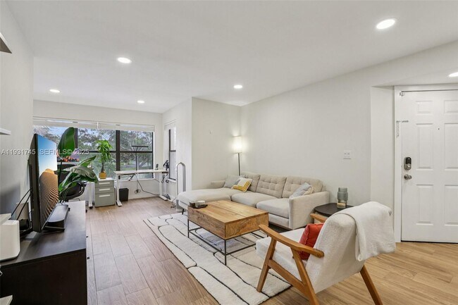 Foto del edificio - 2926 S University Dr