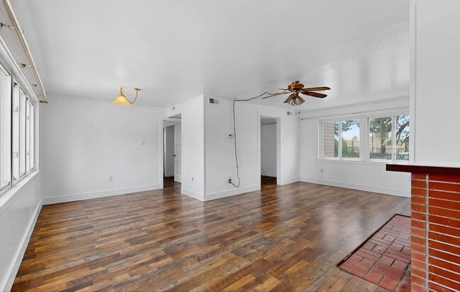 Building Photo - 3216 Villa St