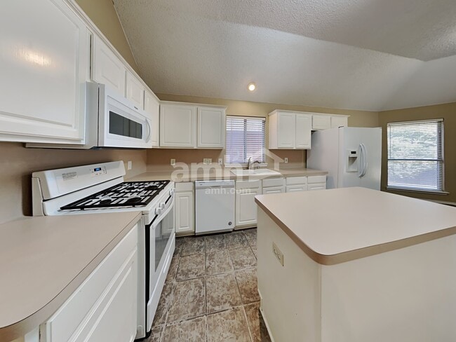 Building Photo - 6215 Hillside Ln