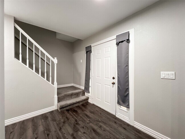 Building Photo - 2324 Colleen Dr