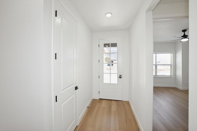 Foto del edificio - 10424 Tierra Santa Dr