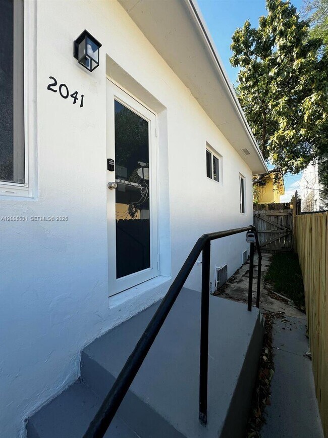 Foto del edificio - 2041 NW 2nd St