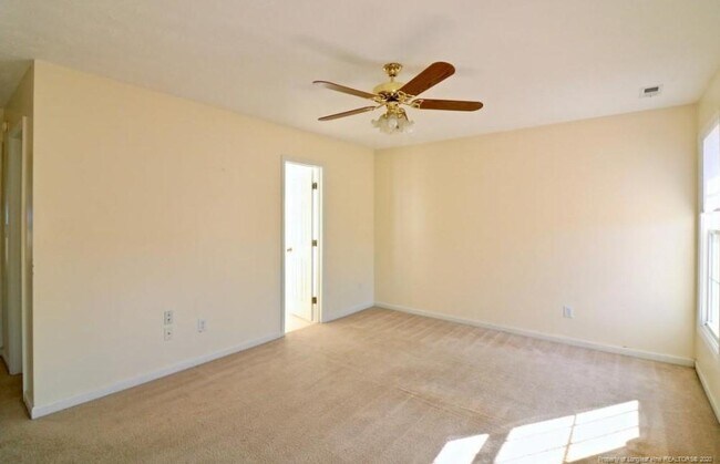 Building Photo - 136 Chapel Hill Dr
