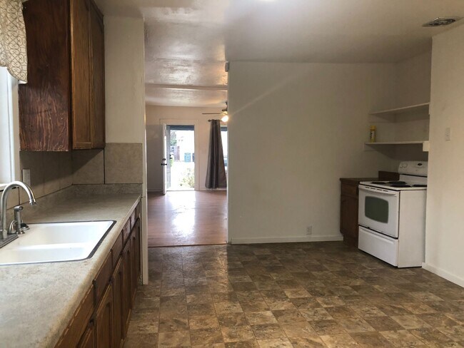 Building Photo - 139 Almond Ave