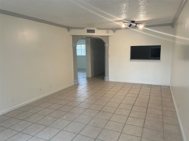 Building Photo - 8000 Fairview Dr