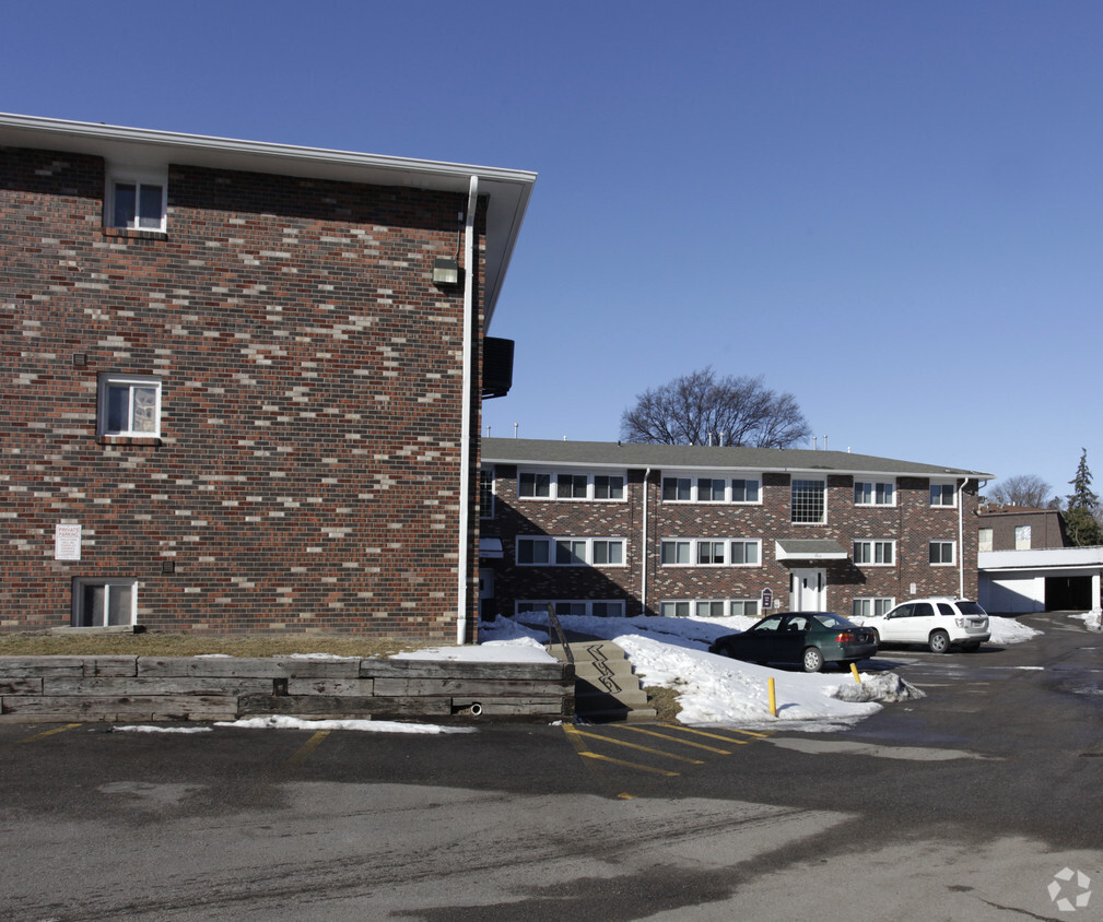 Building Photo - Blondo Crest Apartments