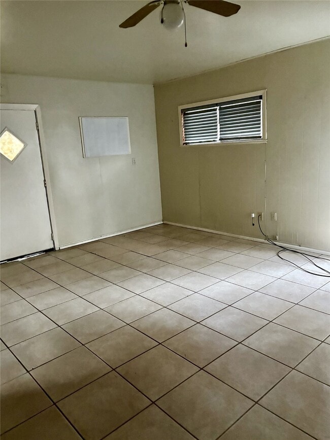 Building Photo - 5958 Skylane Dr