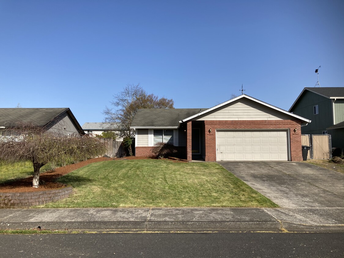 Primary Photo - 252 Hillshire Dr