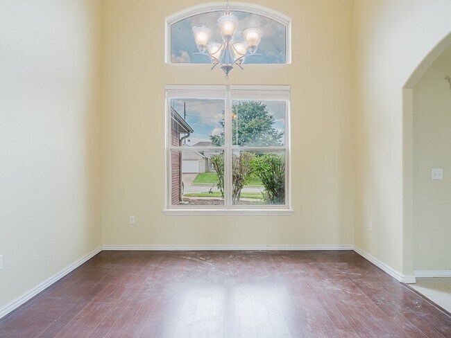 Building Photo - 4302 SW Brownstone Ave