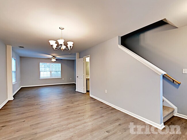 Foto del edificio - 311 Lind Point Ln