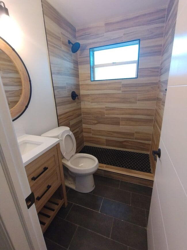 Foto del edificio - Beautifully Updated 2-Bedroom Home in Prime Location!