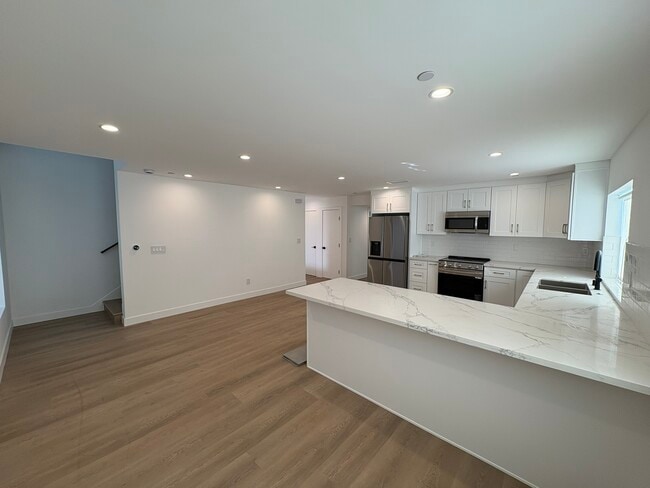 Building Photo - 14165 Calvert St