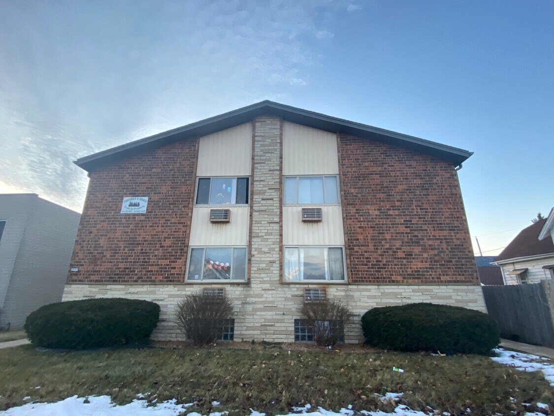 2111 S 60th St Unit 1, West Allis, WI 53219 Apartments in West Allis