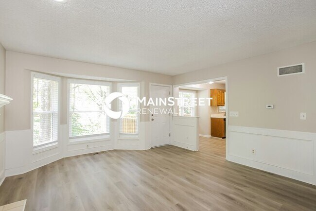 Foto del edificio - 4 Bedroom Pet-Friendly Home in Kansas City, MO with Main Street Renewal