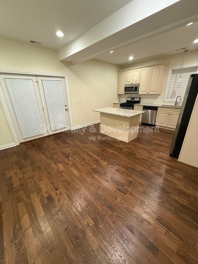 Building Photo - 1727 W Albion Ave