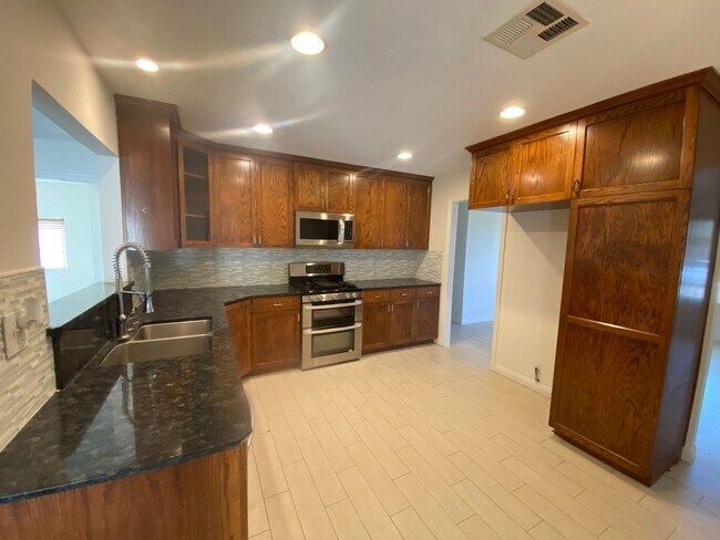 Foto del edificio - West Lancaster Pool Home