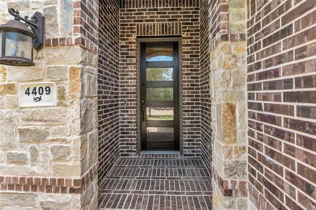 Building Photo - 4409 Vineyard Creek Dr