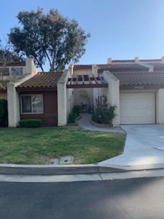 Foto principal - 2 Bedroom 1 Story Town Home