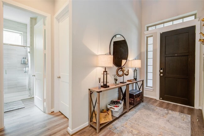 Foto del edificio - 7314 Kingbird Cv Ct