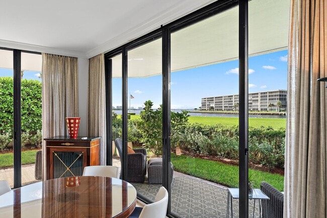 Building Photo - 123 Lakeshore Dr