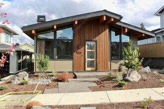 Building Photo - 3038 NW Clearwater Dr