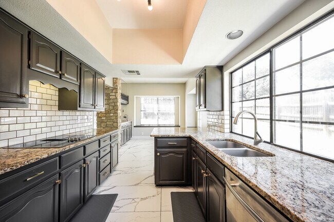 Foto del edificio - Charming Single-Story Home for Rent in San Antonio – Gated Community Living