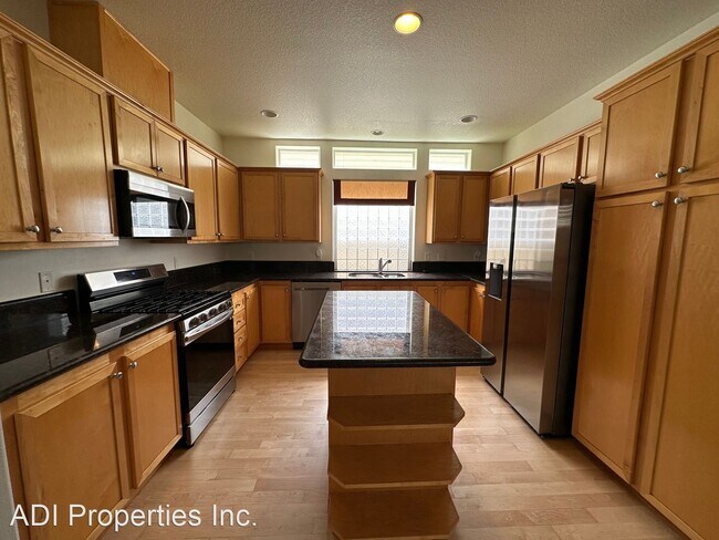 Building Photo - 4 br, 2.5 bath House - 1575 NE 103rd Ave