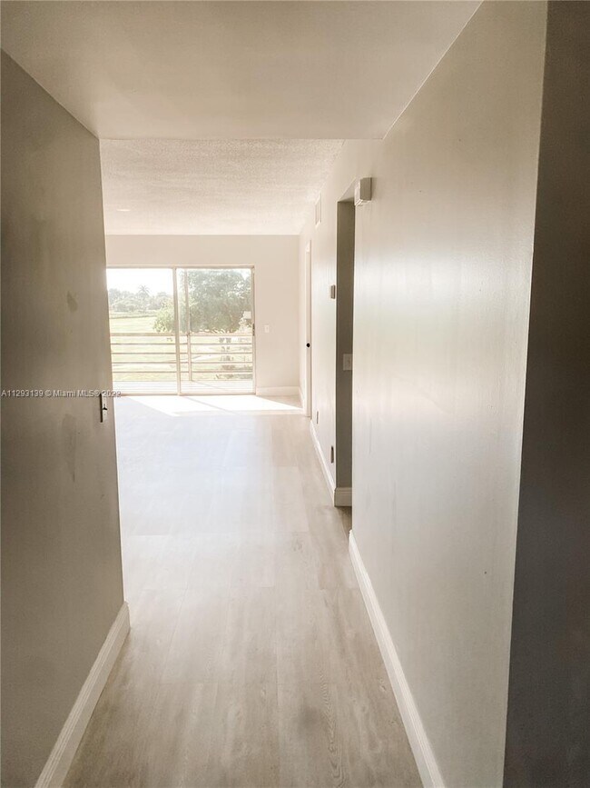 Building Photo - 2431 SW 82nd Ave